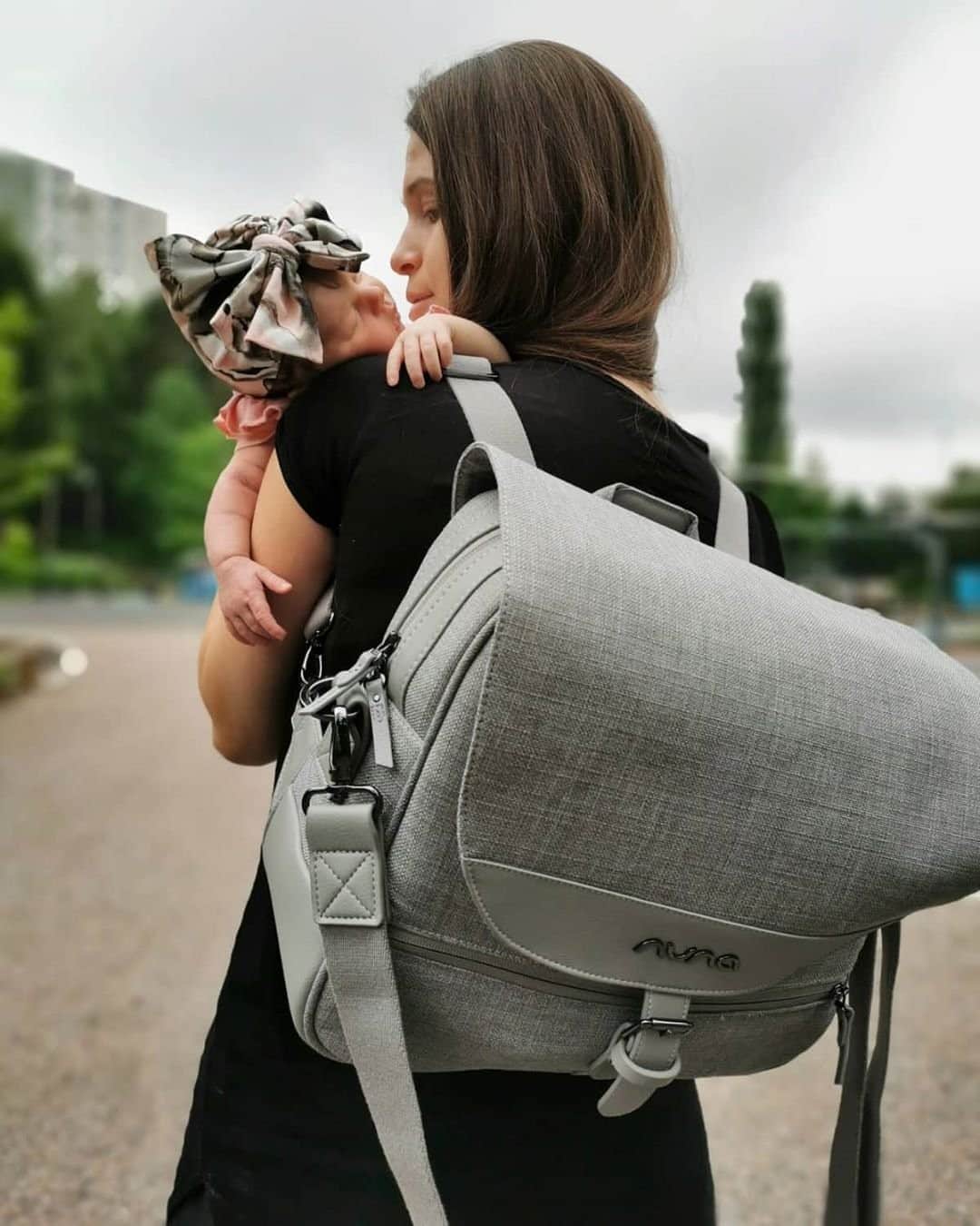 nunaさんのインスタグラム写真 - (nunaInstagram)「😍 Stylish and functional. That's how we describe our diaper bag. We've included every little luxe detail to carry it all-so if you wanted to, you could. 💕  📸: @mypantyhosegirl  #Nuna #Nuna_usa #NunaDiaperBag #DiaperBag #Babyaccessories #babygear #stylishmom #coolmom #NunaMom」8月29日 23時01分 - nuna_usa