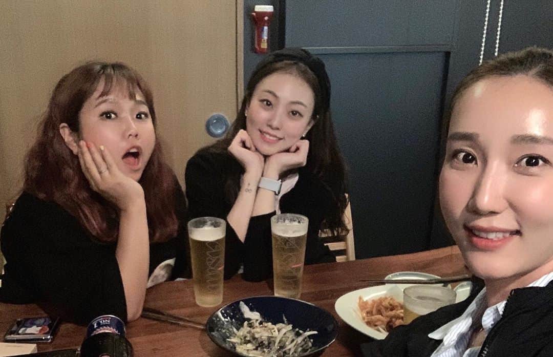 郭珉整のインスタグラム：「나의 인생에  갑자기!!! 👀들어와준 소중한 언니들❤️ 늘 웃게해줘서 고마워요❤️ . . (이게벌써언제야ㅠ)」