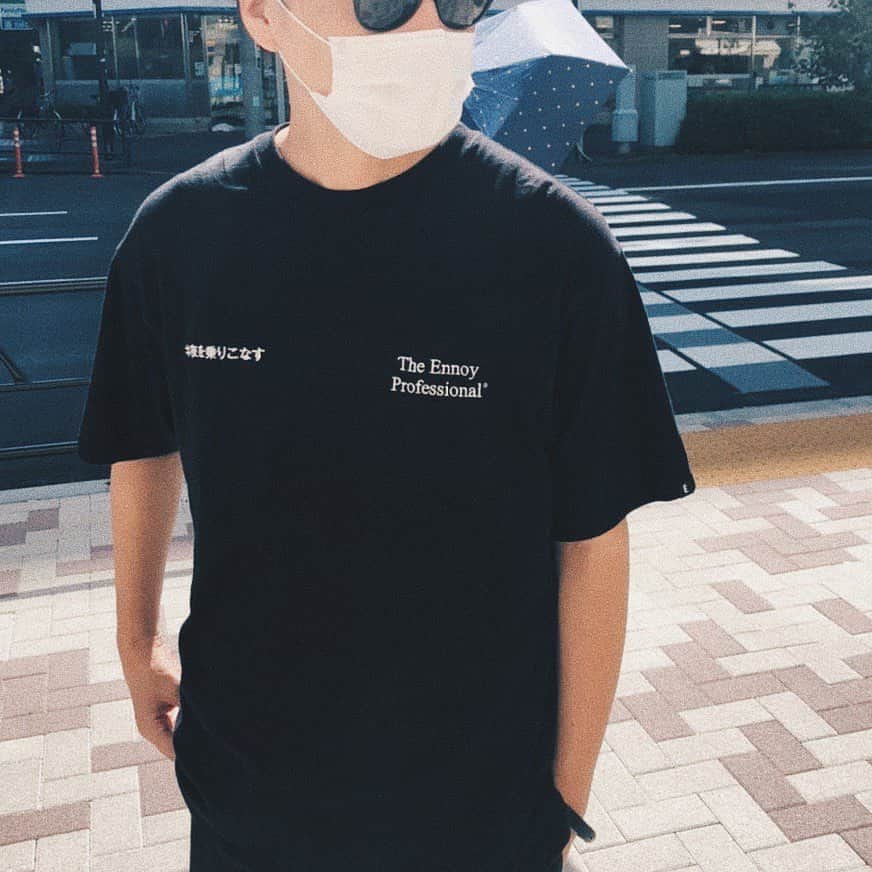 田中裕介のインスタグラム：「素敵なTシャツ。 ありがとうございます。  #夜を乗りこなす #スタイリスト私物  #ennoy #sakanaction」