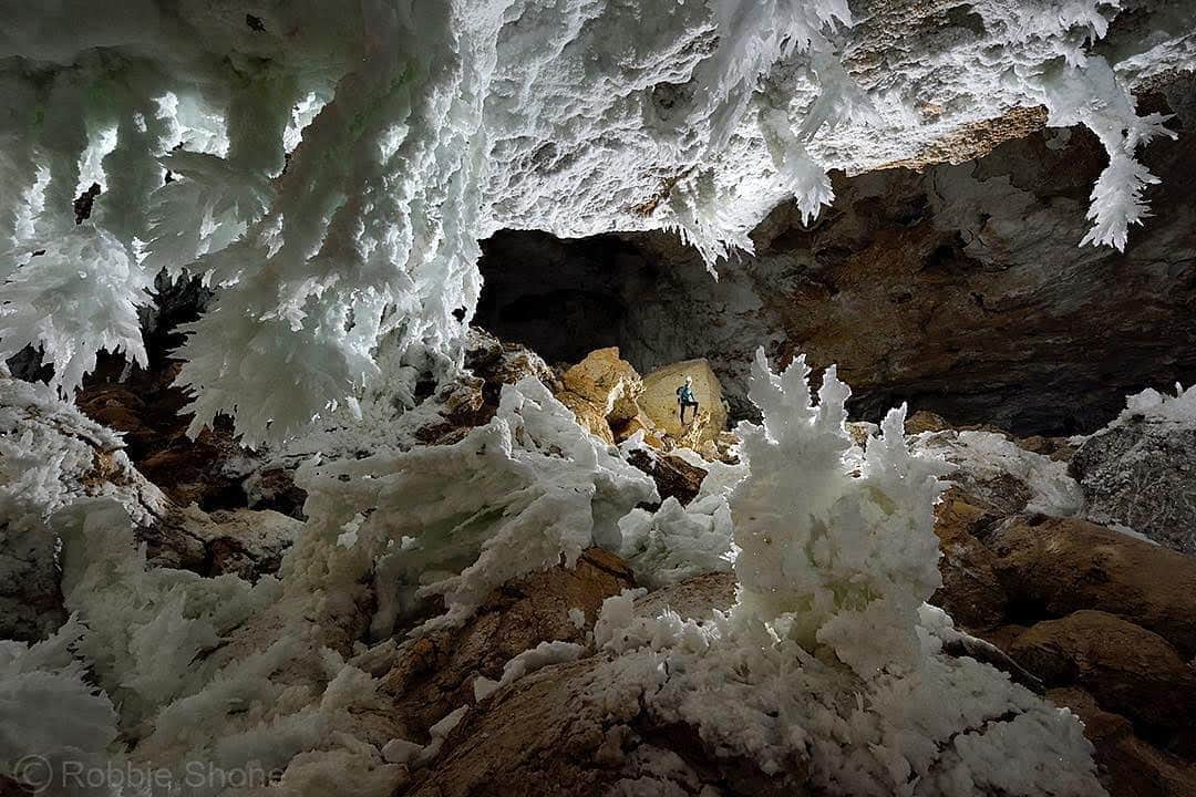thephotosocietyさんのインスタグラム写真 - (thephotosocietyInstagram)「Photo by Robbie Shone @shonephoto  A scientist who researches cave formations in order to better understand climate change admires the magnificent Chandelier Ballroom in Lechuguilla Cave, which is part of New Mexico's Carlsbad Caverns National Park. With its six-meter-long (20ft) glittering gypsum chandelier formations hanging from the ceiling, it feels like you're exploring a cave on another planet.」8月29日 23時07分 - thephotosociety