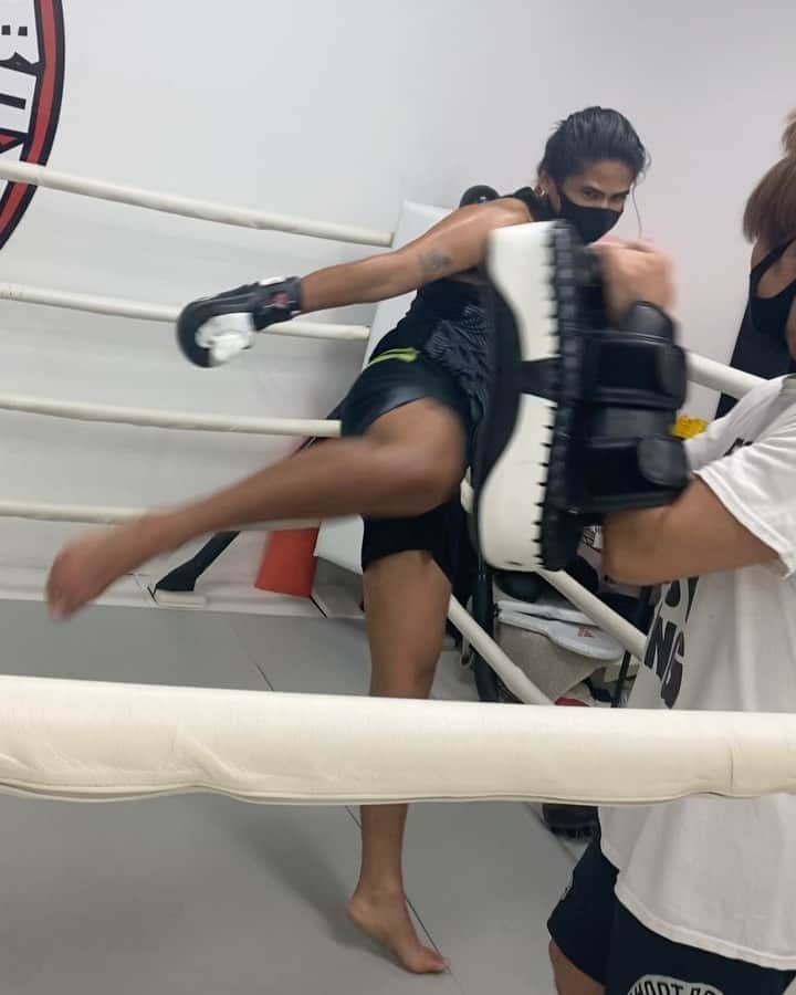 稲木ジョージのインスタグラム：「SO good to be back boxing 🥊🔥 Thanks @yoshifumiarai and @caesargym_shibuya 🔥」