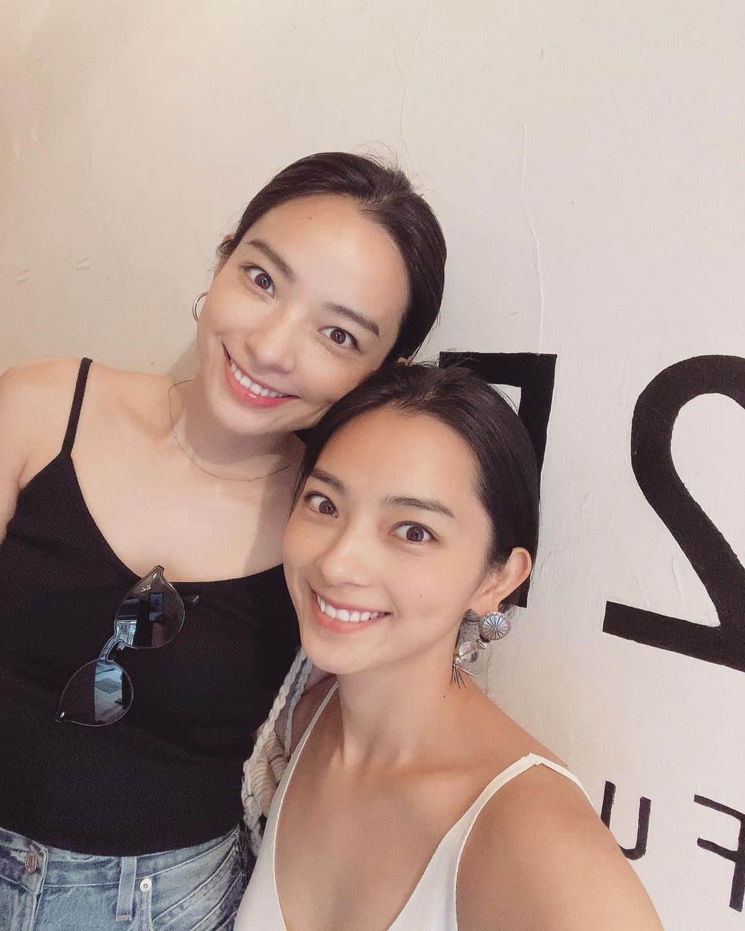 蒼あんなのインスタグラム：「皆さまメッセージありがとうございました！🥺✨❤️私事ですが今年も無事こうして一つ歳を重ねる事が出来たことに感謝です😂✨でも後厄だからかな?すごい年だった🤣れなぴょんこれからもよろしくどうぞ👶👶笑  Thank you very much for all the birthday wishes!They really mean a lot to me!👶👶😂❤️❤️  #twins #birthday #双子 #生日 #雙胞胎」