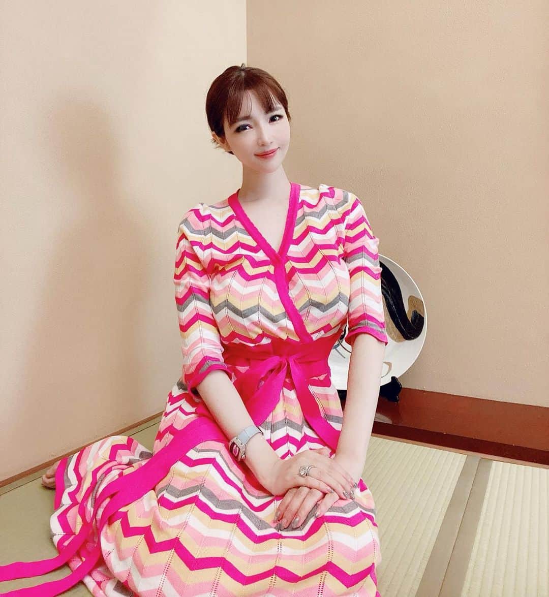 森下悠里さんのインスタグラム写真 - (森下悠里Instagram)「@starlabelofficialshop  新作ワンピ💛 - 前回のピンクのセトア大人気で あっという間に完売でした - こちらもオススメだよ💓 - 近日中に発売です✨✨ - #op #dress #starlabel #pink」8月29日 23時15分 - yuurimorishita