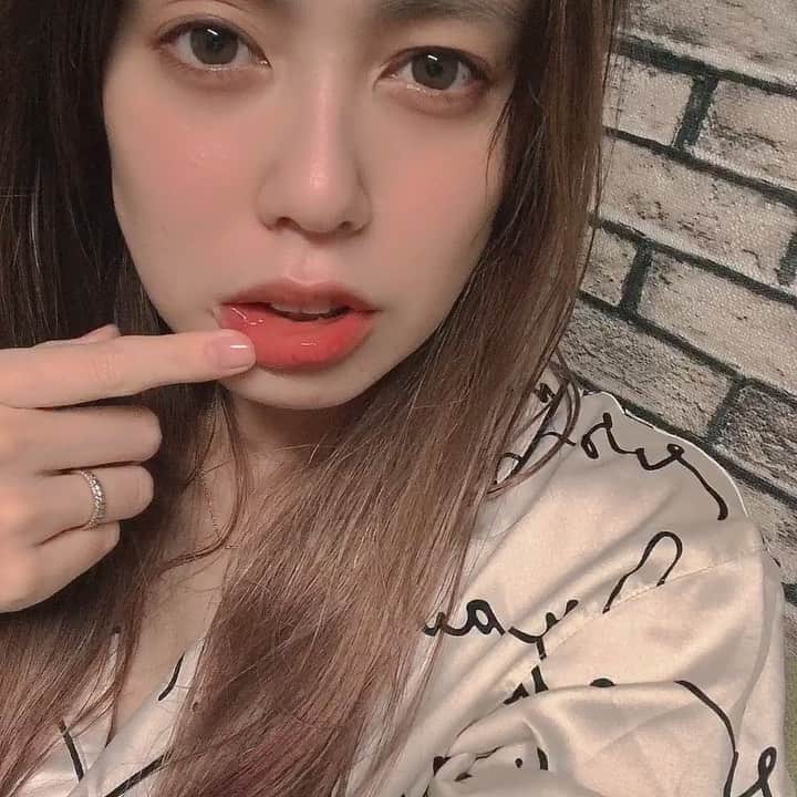 のインスタグラム：「♡ 私は幸せなんです。 連日ケーキでお祝い🎂 ・ ・ ただ、やはり代償はあるみたい。 ・ 口内炎ーーー👄ww ・ ・ それでもケーキはやめられない！ 大好き❤ ・ ・ ・ #1日1大好き #優美 #ゆうみ #me #昭和感 #大好き #ダイスキ #daisuki #love #❤️ #甘党女子」