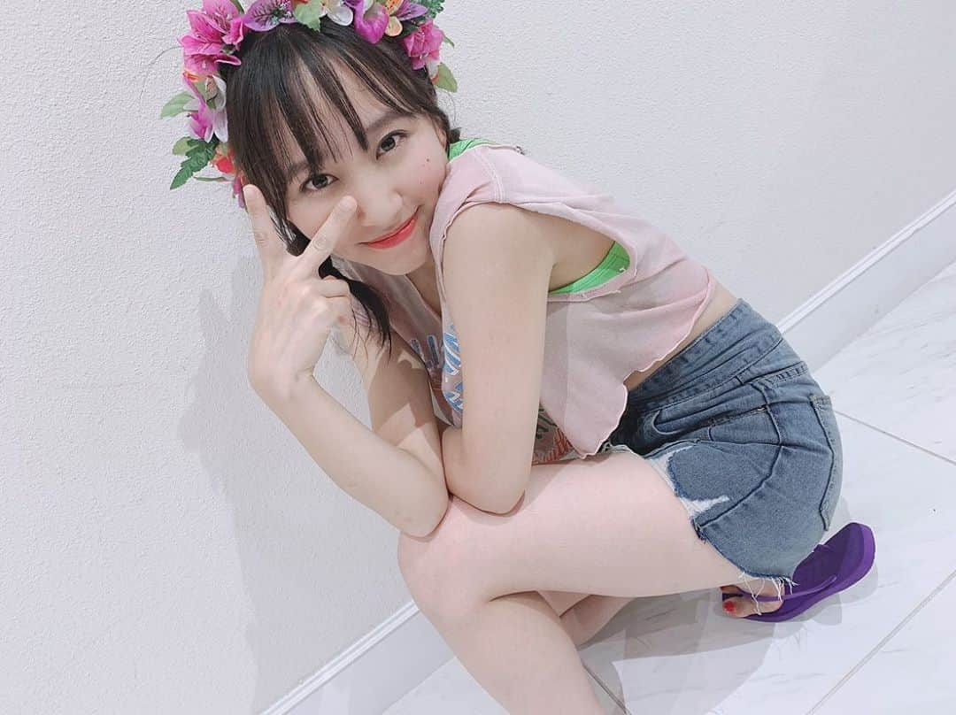 たこやきレインボー公式さんのインスタグラム写真 - (たこやきレインボー公式Instagram)「💜 今日は、 『真夏のホームパーティー・ザ・ワールド』 でした🌞 ＊ ＊ ももクロ姉さんあーりんこと 佐々木彩夏さん総合演出、 構成にオークラさん、 監督を河谷英夫さん、 そして最高のスタッフさん、 見てくださった最高の虹家族さんと みんなで作り上げた生配信ライブSHOWでした！✨ ＊ なかなか外に出れない時期やったりするけど、 夏感じてもらえたかな？🍧 世界旅行した気分になれたかな？🍧 やりたいことがいっぱい出来て、最高の夏の締めくくりができました！！ 関わってくださった全ての皆さん ありがとうございました😍 ＊ ＊ いっぱい衣装きたからまた載せるね！ これは最後のハワイぽい衣装 ＊ ＊ ＊ #たこやきレインボー #たこ虹 #たこ虹真夏のHPTW #佐々木彩夏　さん #あーりん #オークラ　さん #河谷英夫　さん #堀のインスタ #撮影さくちゃん　🌸」8月29日 23時37分 - tacoyakirainbow0917