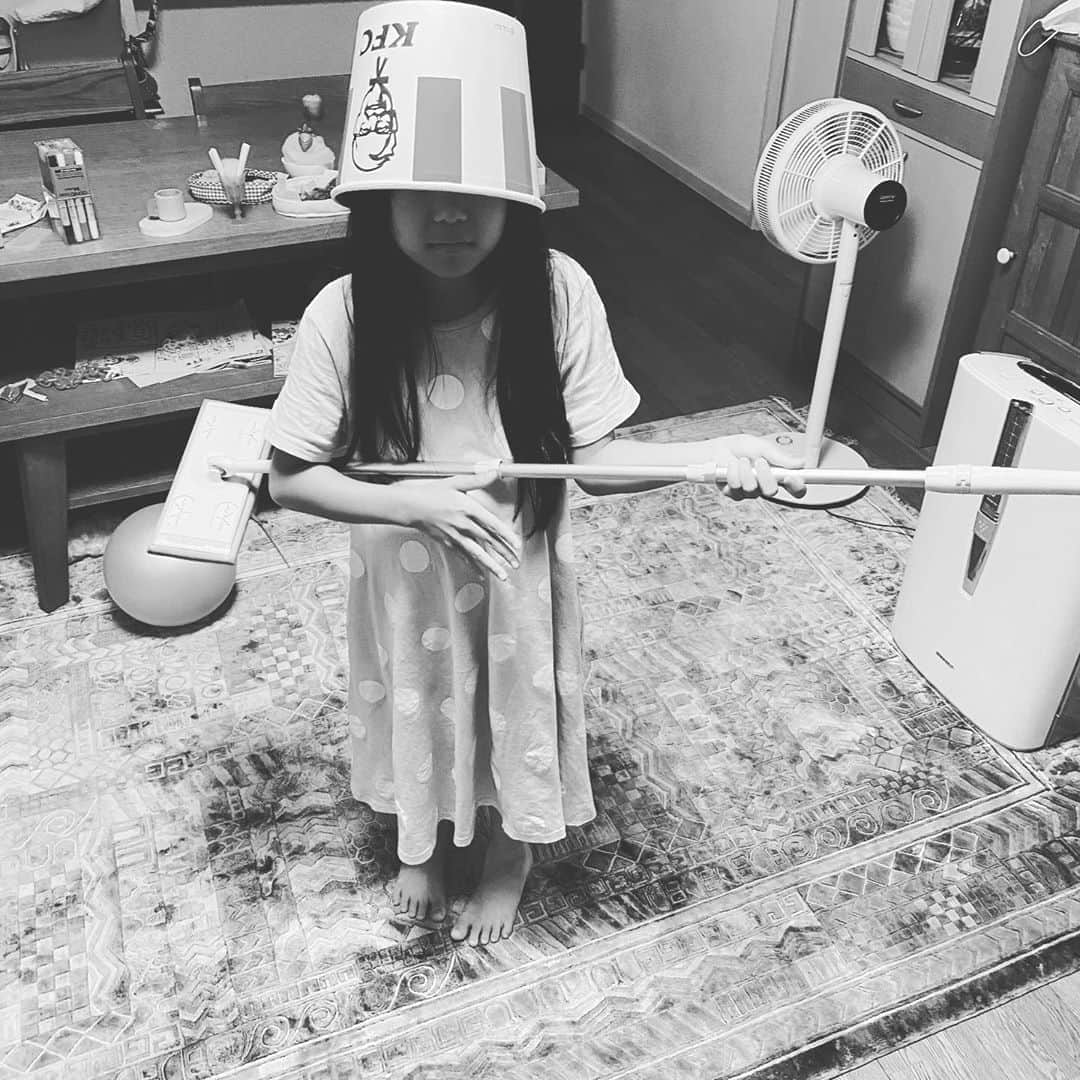 栗田善太郎のインスタグラム：「バーレルだったので、 ムスメにバケットヘッドになって貰いました。」