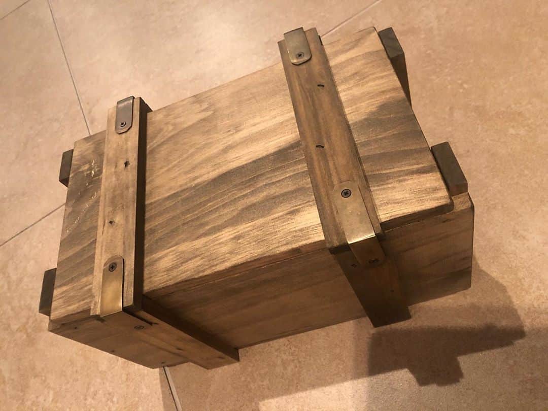 武井壮さんのインスタグラム写真 - (武井壮Instagram)「こんな木箱が届いた。。 中身はなんだろう。。。」8月30日 0時24分 - sosotakei