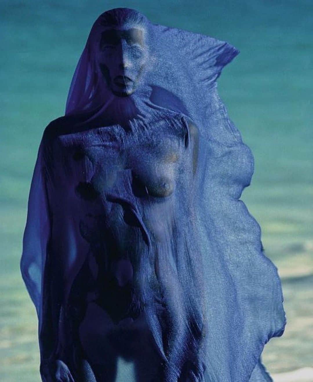 フラヴィア・ルチーニのインスタグラム：「All over body mask 😷 #inspiration #hansfeurer」