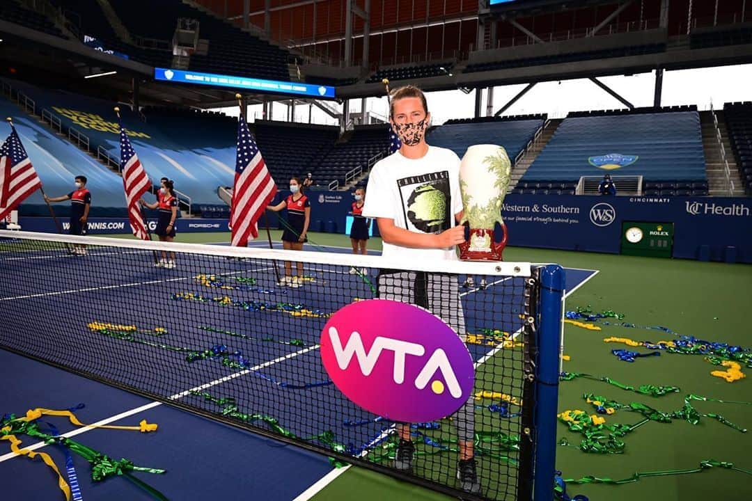 WTA（女子テニス協会）さんのインスタグラム写真 - (WTA（女子テニス協会）Instagram)「Congratulations to @vichka35 on her 2️⃣nd @cincytennis trophy! 🏆」8月30日 0時45分 - wta
