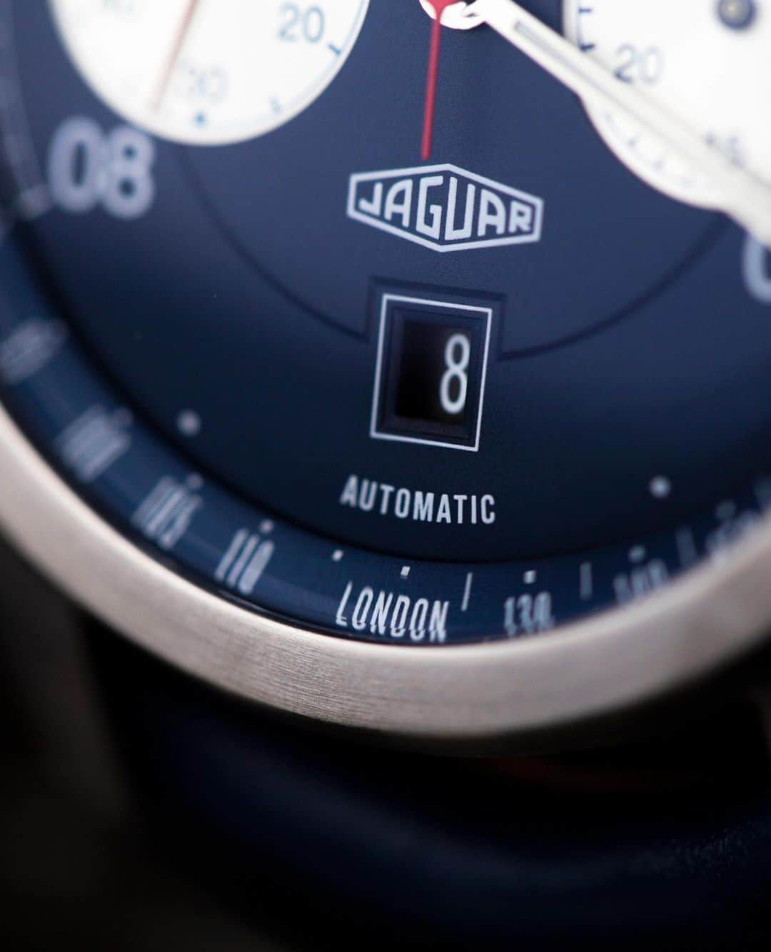 ブレモンさんのインスタグラム写真 - (ブレモンInstagram)「Which 'engine' powers the Bremont @Jaguar D-Type watch?⁠⠀ ⁠⠀ • Calibre 131/4’’’ BE-50AE automatic movement⁠⠀ • 42 hour power reserve⁠⠀ • Water resistant to 10 ATM, 100 metres⁠⠀ • 43mm satin and hardened Trip-Tick® case construction⁠⠀ ⁠⠀ ...all running with the heritage of the stunning Jaguar car from the 1960s.⁠⠀ ⁠⠀ Tap to own the D-Type watch.⁠⠀ ⁠⠀ #bremont #bremontwatches #jaguar #dtype #etype #lemans #classicracing #racingheritage #britishracing #drivingwatch #luxurycar #luxurywatch #motorsport #speed #racecar #britishengineering」8月30日 0時38分 - bremontwatches