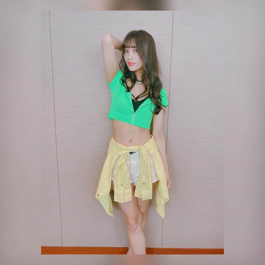 根岸愛のインスタグラム：「💃✨💃 D4DJ 2nd LIVE衣装👗 なんやかんやで結構 この衣装着ているよね🤔✨ #D4DJ #Merm4id #fashion #衣装」