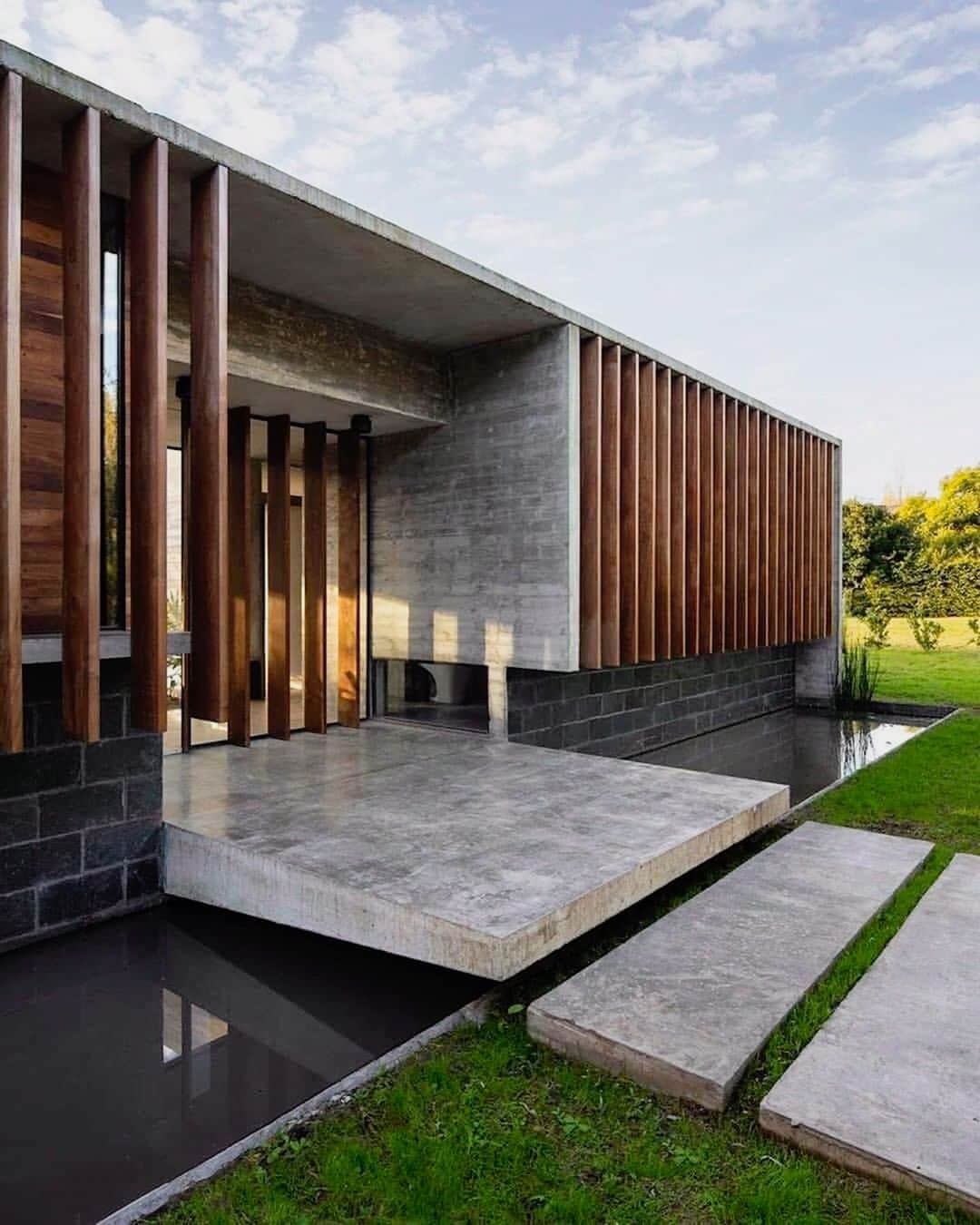 Architecture - Housesさんのインスタグラム写真 - (Architecture - HousesInstagram)「⁣ Home entrances. 1,2,3,4,5,6 which one is your favorite?💙⁣ Leave your comment below ⬇⬇⁣ ⁣ 1)@lucianokruk.arquitectos, Argentina⁣ 2) Sebastián di Girolamo, Cristián Valdivieso, Germán Zegers. Chile⁣ 3) JAM studio⁣ 4) @janninacabal⁣ 5) @jjriverario⁣ 6) Bmarquiteturaedesing⁣ #archidesignhome⁣⁣⁣⁣⁣⁣⁣ ___ ⁣⁣⁣⁣⁣ ⁣⁣⁣#modernhomes #homes #instahomes #houses #architecture #design #casas #realestate #facade #luxuryhomes #designer #project #homesweethome #entrance ⁣」8月30日 0時50分 - _archidesignhome_