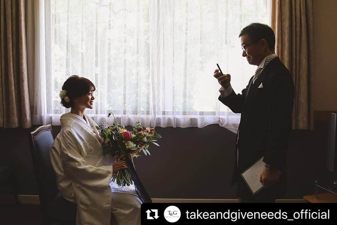 マノワール・ディノ ブライダルデスク T&Gのインスタグラム：「#Repost @takeandgiveneeds_official with @make_repost ・・・ ・ 【#weddingphotos】 ・ #親子 ・ 会場👉 @manoirdinno_tg  ・ 【#tg花嫁】 ↑タグ付けしてフォロー&投稿お願いします☺︎ ・ repost by @tg_ph.ushio  ・ #takeandgiveneeds #テイクアンドギヴニーズ #tg花嫁」