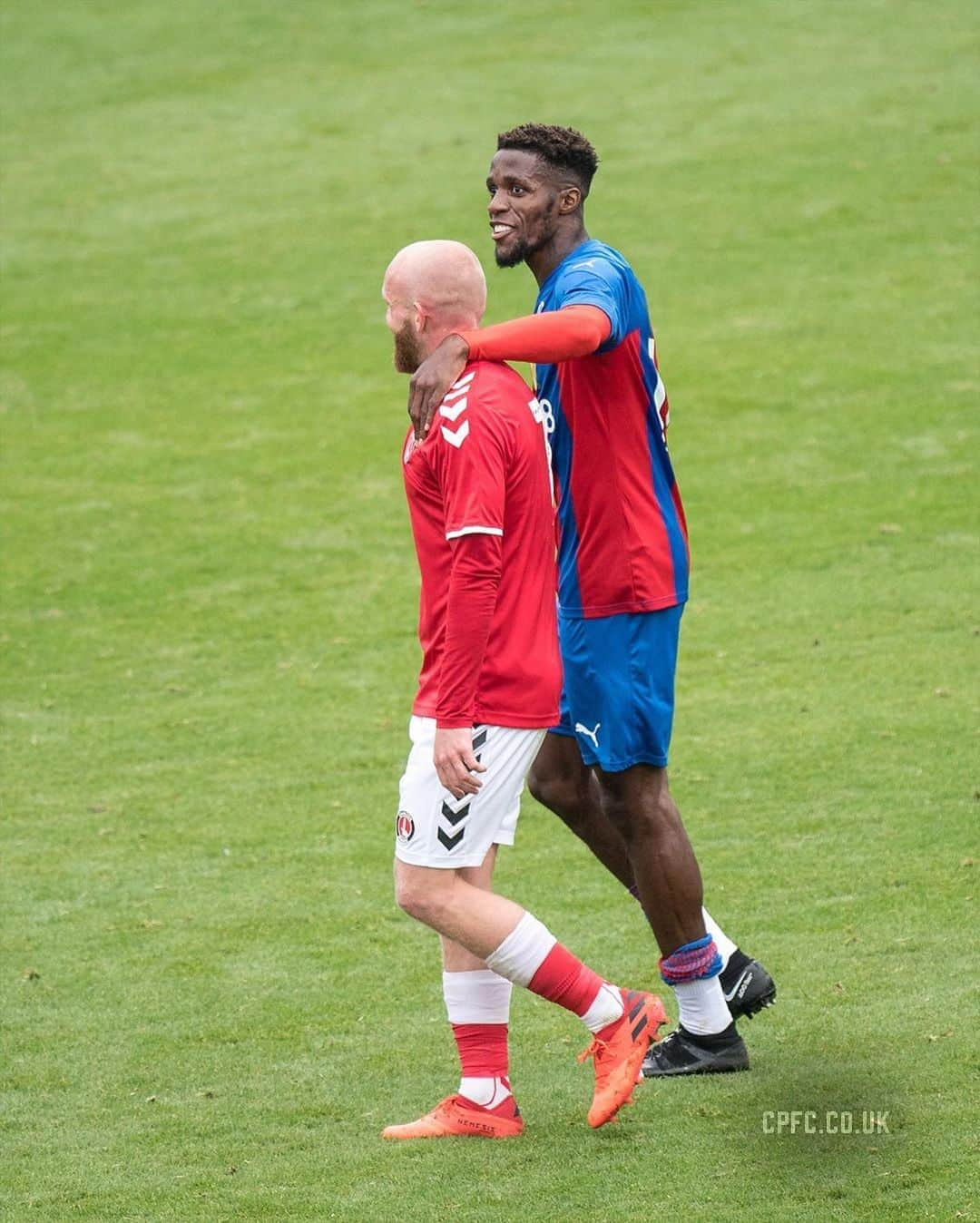 クリスタル・パレスFCさんのインスタグラム写真 - (クリスタル・パレスFCInstagram)「❤️💙 You’ll always be one of us, Jonny.  #CPFC #PremierLeague #PL」8月30日 0時59分 - cpfc