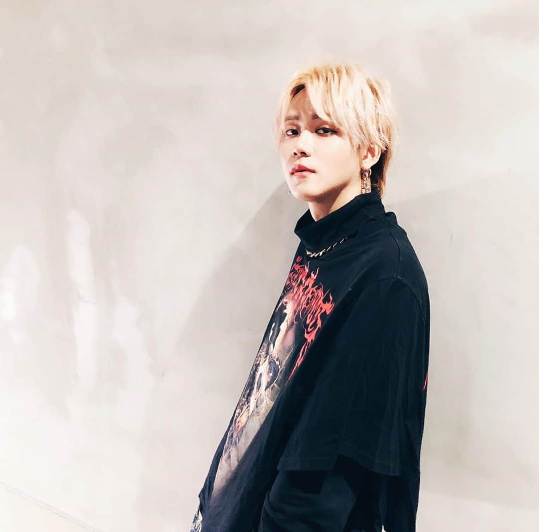 YUKIのインスタグラム：「金髪にしたい欲」