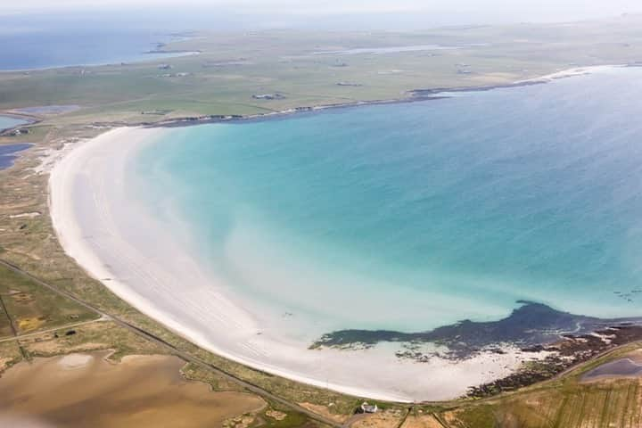 National Geographic Travelさんのインスタグラム写真 - (National Geographic TravelInstagram)「Photo by @robert_ormerod  An aerial view of a beautiful white beach somewhere in the Orkney Islands, off northern Scotland.  I made this image while taking a flight on a tiny plane from Kirkwall to North Ronaldsay, the northernmost part of the archipelago.」8月30日 1時06分 - natgeotravel