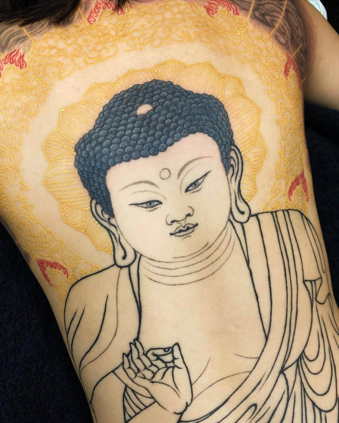 SHIGEさんのインスタグラム写真 - (SHIGEInstagram)「In progress Amida Nyorai,, Thank you Chihiro! @chihirosan2020 really looking forward to continue next time!  #shige #shigetattoo #shigeyellowblaze #yellowblazetattoo #黄炎 #阿弥陀如来 #南無阿弥陀仏 #極楽浄土 #日本刺青 #仏 #amida #amidanyorai #japanesetattoo #japaneseart #japan #inprogress @bishoprotary #bishoprotary @inkeeze #inkeeze #dipcaps #bishopfamily #fusionink #fusioninkproteam」8月30日 1時07分 - shige_yellowblaze