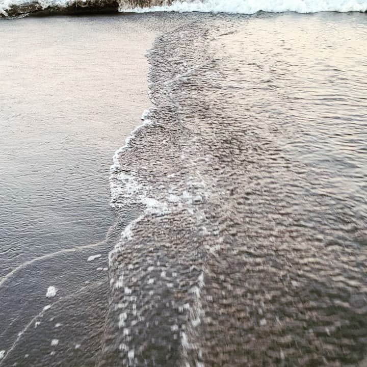 松田美由紀のインスタグラム：「波は、海の風。 風が形に見えるからステキ。」