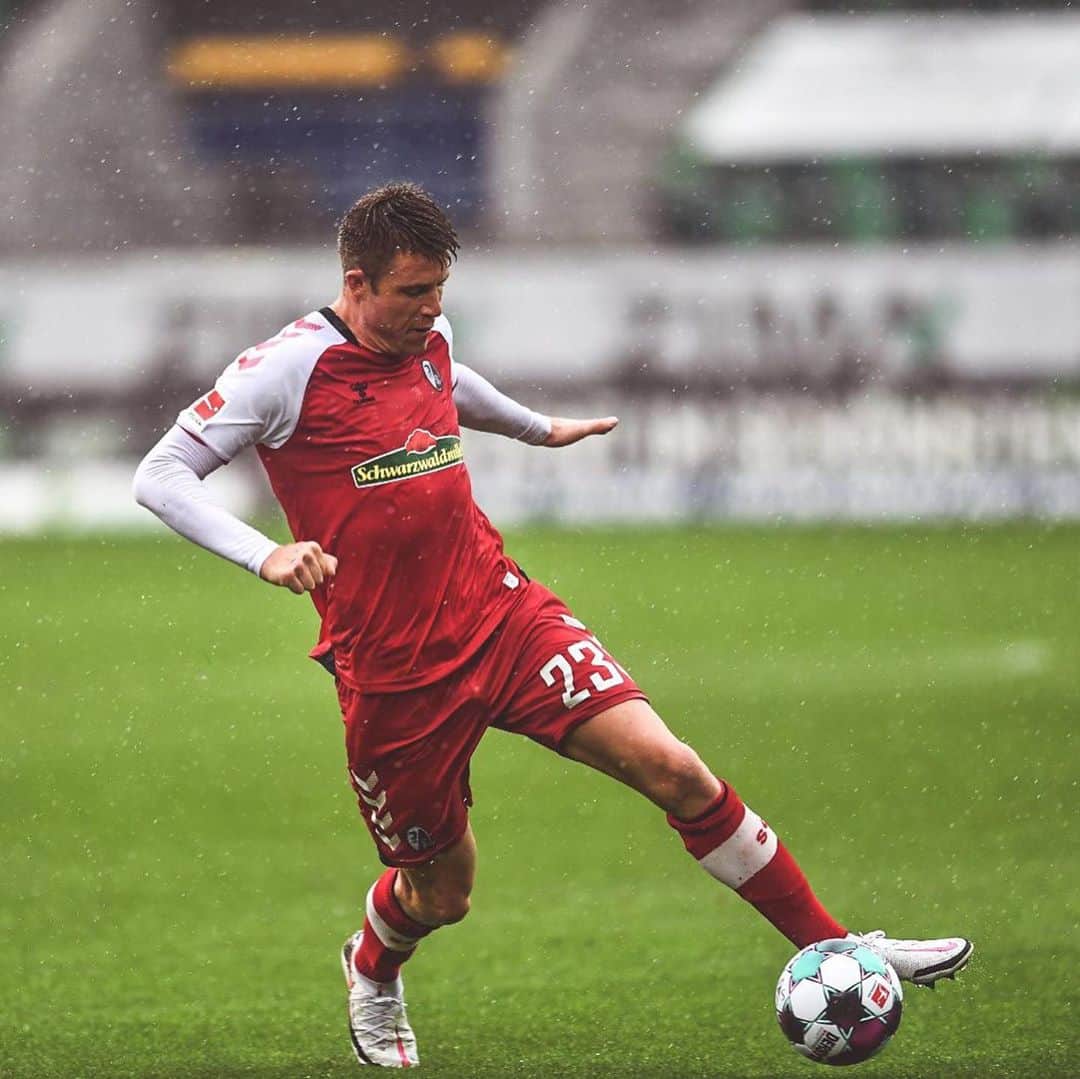 ドミニク・ハインツのインスタグラム：「Trainingslager☑️➕Testspielsieg gegen FC St.Gallen⚽️ 🚌🔜Freiburg  @scfreiburg @nikefootball @sportstotal」