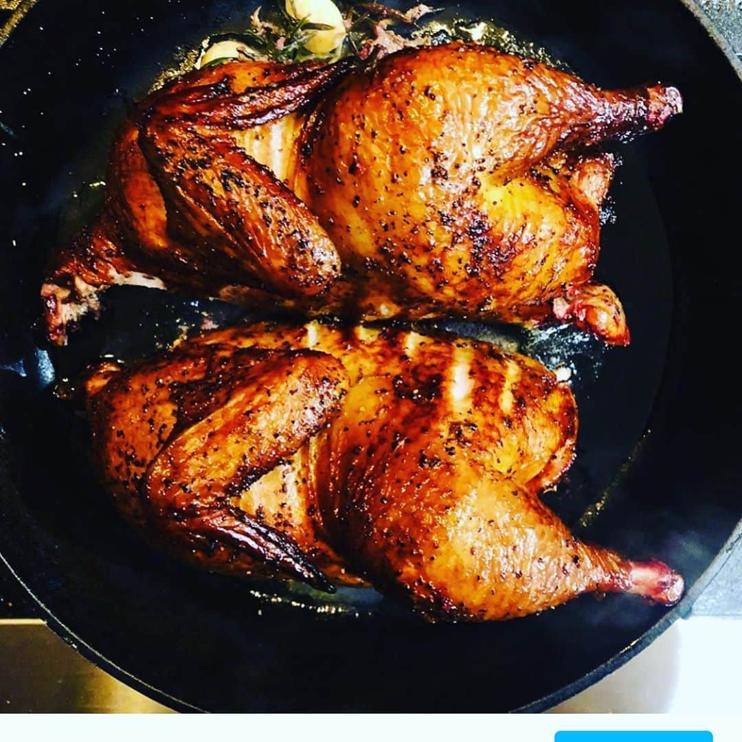 ケリスのインスタグラム：「GOLD MINE BOX OOOH MAMI THIS WEEK !!! Just wanted to give you some ideas about lunch today ! This Italian blend is so good , you can use it so many ways ! Link in bio , you gotta try this ! @bountyandfull it’s a lifestyle #farmraised #freerange #cheflife #delicious #snacks #fresh #spices #rubs #flavor #bipoc #farmlife」