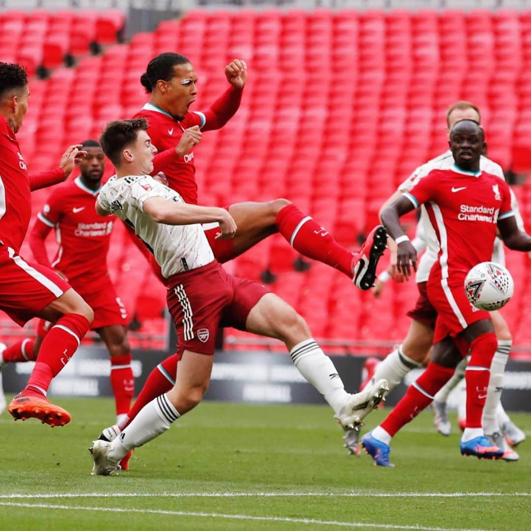 リヴァプールFCさんのインスタグラム写真 - (リヴァプールFCInstagram)「Keep going, Reds! 👊👊 #LFC #LiverpoolFC #Liverpool #CommunityShield」8月30日 1時10分 - liverpoolfc