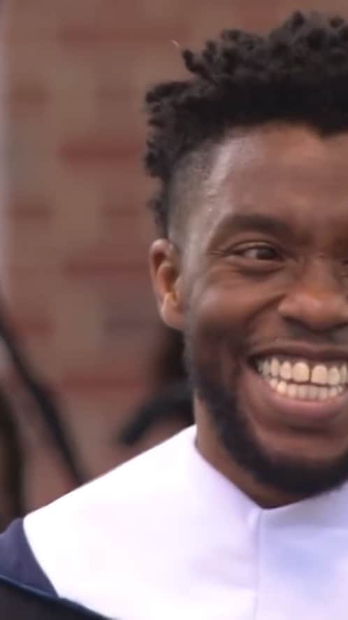 レイチェル・スカーステンのインスタグラム：「I watched Chadwick Boseman’s Howard University speech two years ago in a particularly discouraged moment in my life. His words deeply touched me. I didn’t know him personally, but I heard his words and they were powerful to me. In the wake of his passing, I wanted to re share them.  “If you are willing to take the harder way, the more complicated one, the one with more failures at first than successes. The one that has ultimately proven to have more meaning, more victory, more glory...then you will not regret it.”」