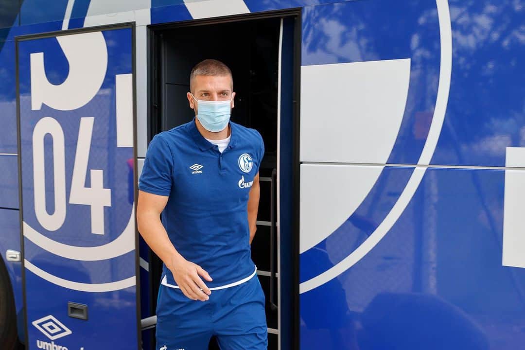 マティヤ・ナスタシッチのインスタグラム：「2. Trainingslager ✔️ Wir sind bereit für die neue Saison ⚒🔵⚪️ Zavrsene pripreme za novu sezonu! 💪🏽#stayfocused #GEmeinsam #S04inAustria #glückauf」