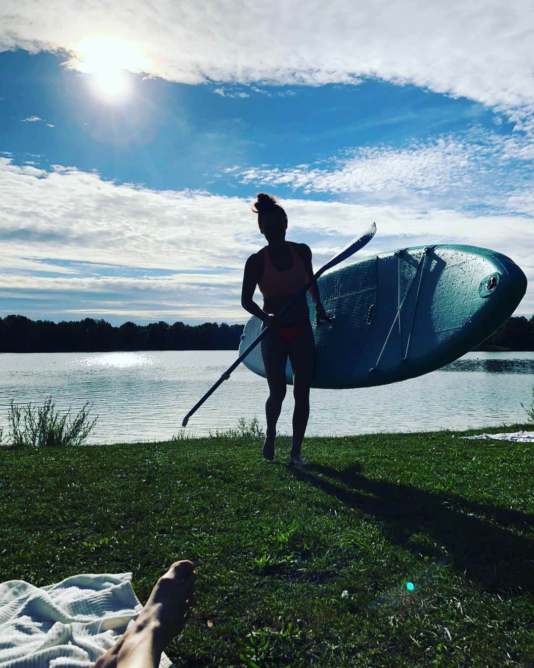 Lina Magullのインスタグラム：「Eine Entspannungstherapie - das Ding und ein See 🧘🏽‍♀️ #nichtheute #heuteregnetes #leben」