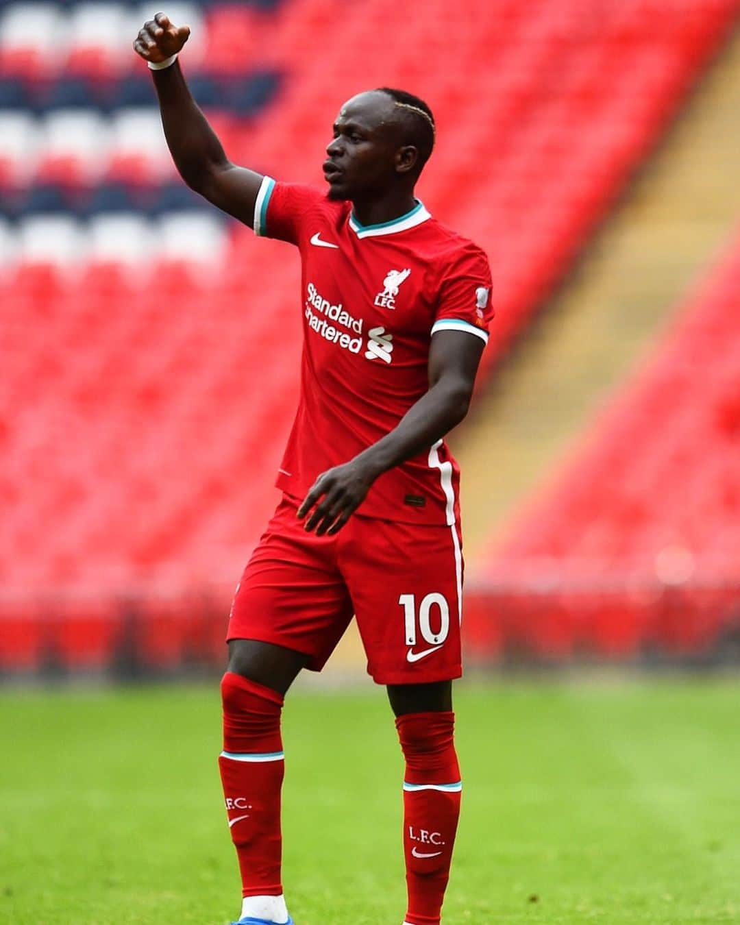 リヴァプールFCさんのインスタグラム写真 - (リヴァプールFCInstagram)「Back to it in London. COME ON, REDS! ✊✊ #LFC #LiverpoolFC #Liverpool #CommunityShield」8月30日 1時36分 - liverpoolfc