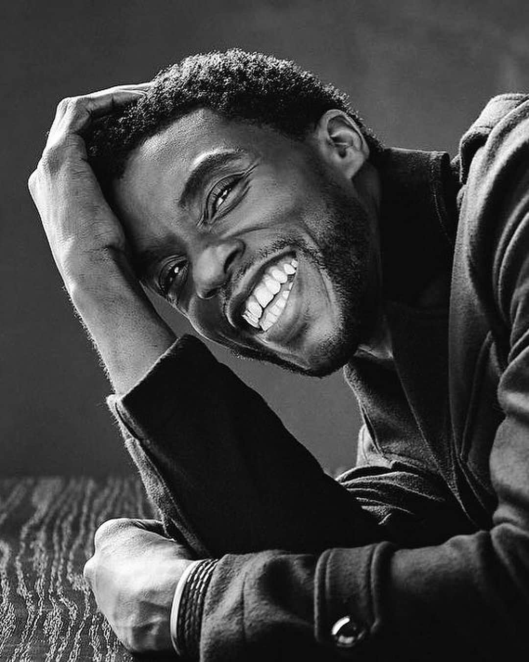 のインスタグラム：「What a heartbreaking loss. Chadwick Boseman represented and stood for so much to so many. Rest in power. 💛 *First image credit @chadwickboseman by @samjonespictures , video credit @blavity」