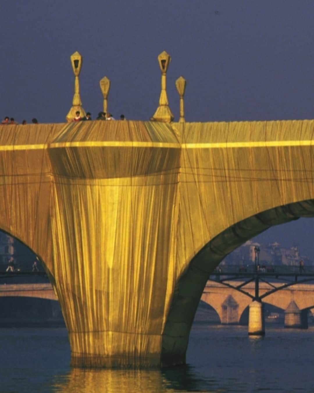 ピエール アルディさんのインスタグラム写真 - (ピエール アルディInstagram)「CHRISTO & JEANNE-CLAUDE — Pont Neuf wrapped, 1985. — @centrepompidou  #christo #jeanneclaude #art #pierrehardy」8月30日 1時40分 - pierrehardy