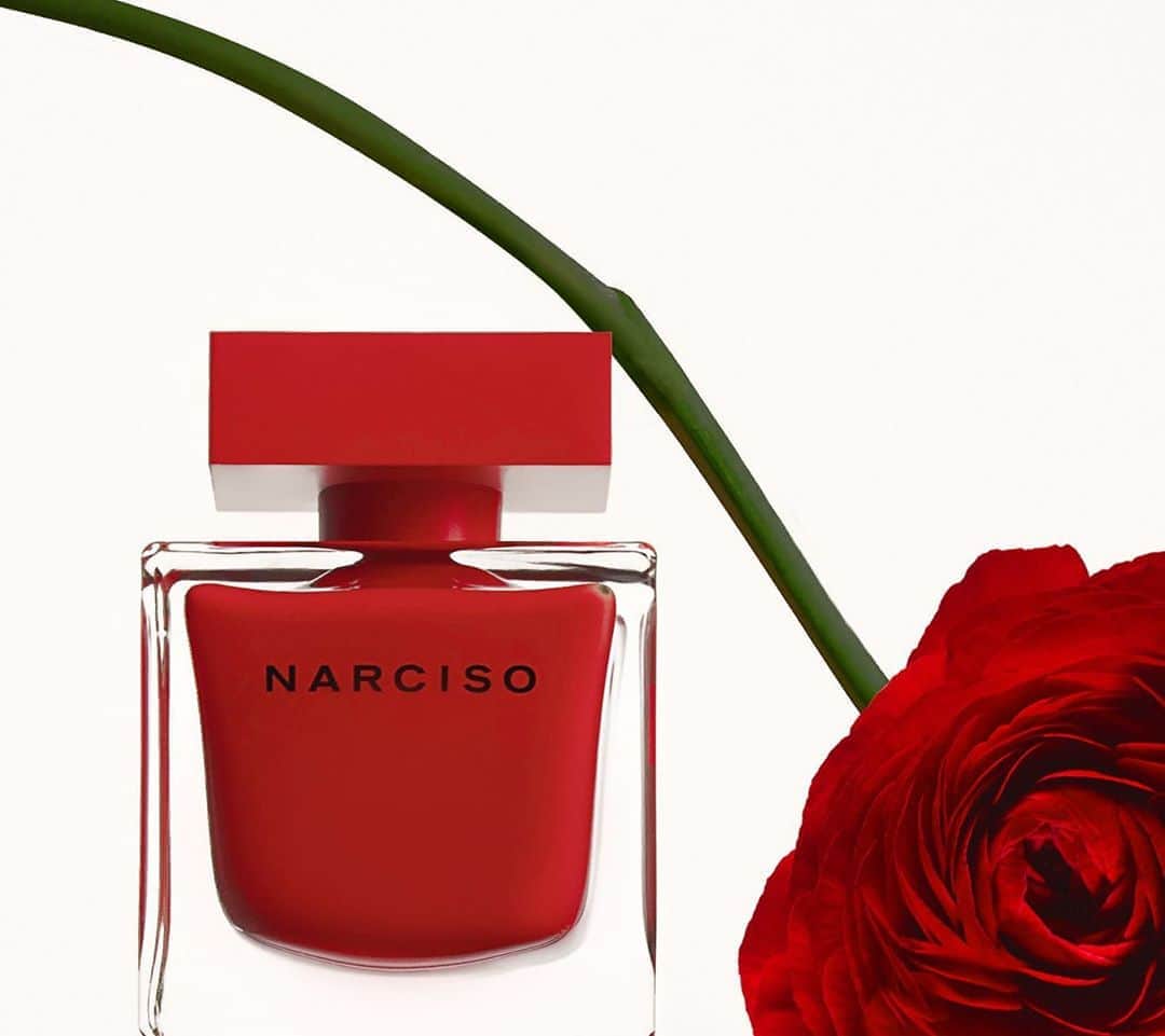 ナルシソロドリゲスさんのインスタグラム写真 - (ナルシソロドリゲスInstagram)「NARCISO eau de parfum rouge: beauty and seduction in red. #myrouge #narcisorouge #narcisorodriguezparfums #parfum #fragrance」8月30日 1時42分 - narciso_rodriguez