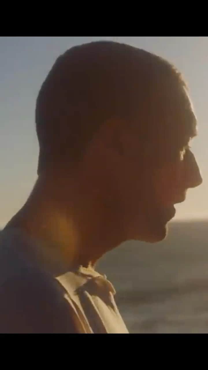 Coldplayのインスタグラム：「What in the world are we going to do? #EverydayLife #Coldplay」