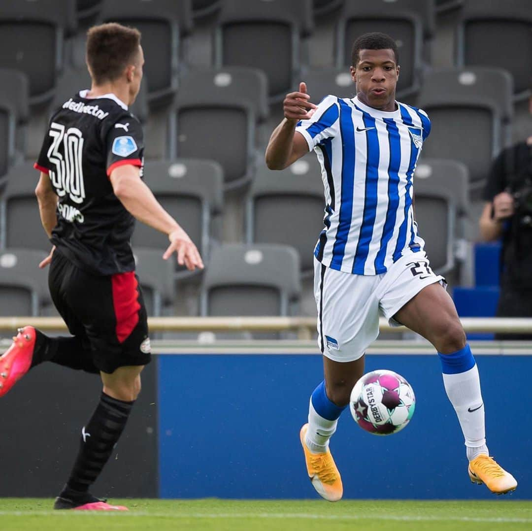 ヘルタ・ベルリンさんのインスタグラム写真 - (ヘルタ・ベルリンInstagram)「Satz mit ❌!  . . #BSCPSV #testspiel #vorbereitung #preseason #eindhoven #berlin #HaHoHe #herthabsc」8月30日 1時59分 - herthabsc