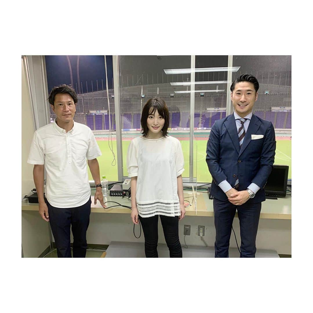 のインスタグラム：「サンフレッチェ広島vsベガルタ仙台 Jリーグ公式映像 DAZNで実況を担当しました。 解説は広島、仙台両クラブOBの中島浩司さん！  ナカジさんは現役時代ベガルタの初代背番号１０で、クラブの記念すべき公式戦ファーストゴールを決められた選手！　　　 インタビュアー住谷綾香さんでした！　 ・ シュート、枠内シュート、ボール支配率、全て同じスタッツ。 これが物語ってました。 △1-1でフィニッシュ。 #Jリーグ #DAZN  #実況 #江本一真  #サンフレッチェ広島  #ベガルタ仙台」