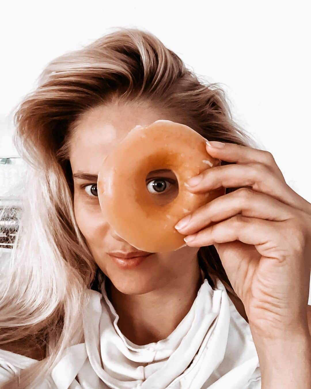 ジェネビーブ・モートンさんのインスタグラム写真 - (ジェネビーブ・モートンInstagram)「I think 2020 has a lot of people feeling like the hole in the donut.」8月30日 2時13分 - genevievemorton