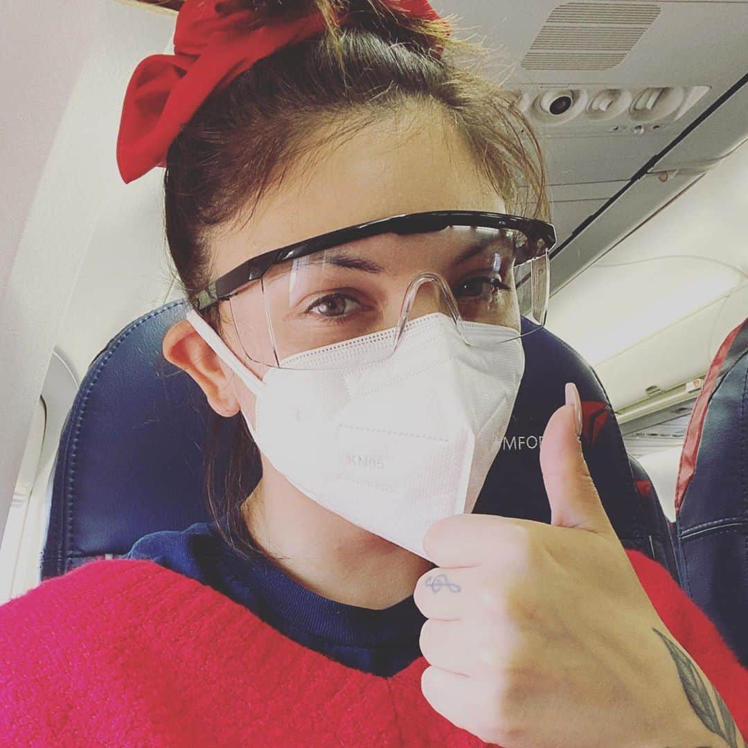 Julia Michaelsのインスタグラム：「Wear your mask 👍🏼🥰」