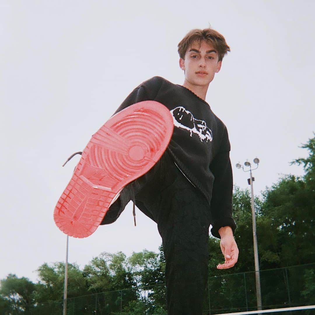 ジョニー・オーランドのインスタグラム：「EVERYBODY WANTS YOU  SEPTEMBER 10TH<3  pre save link in bio」