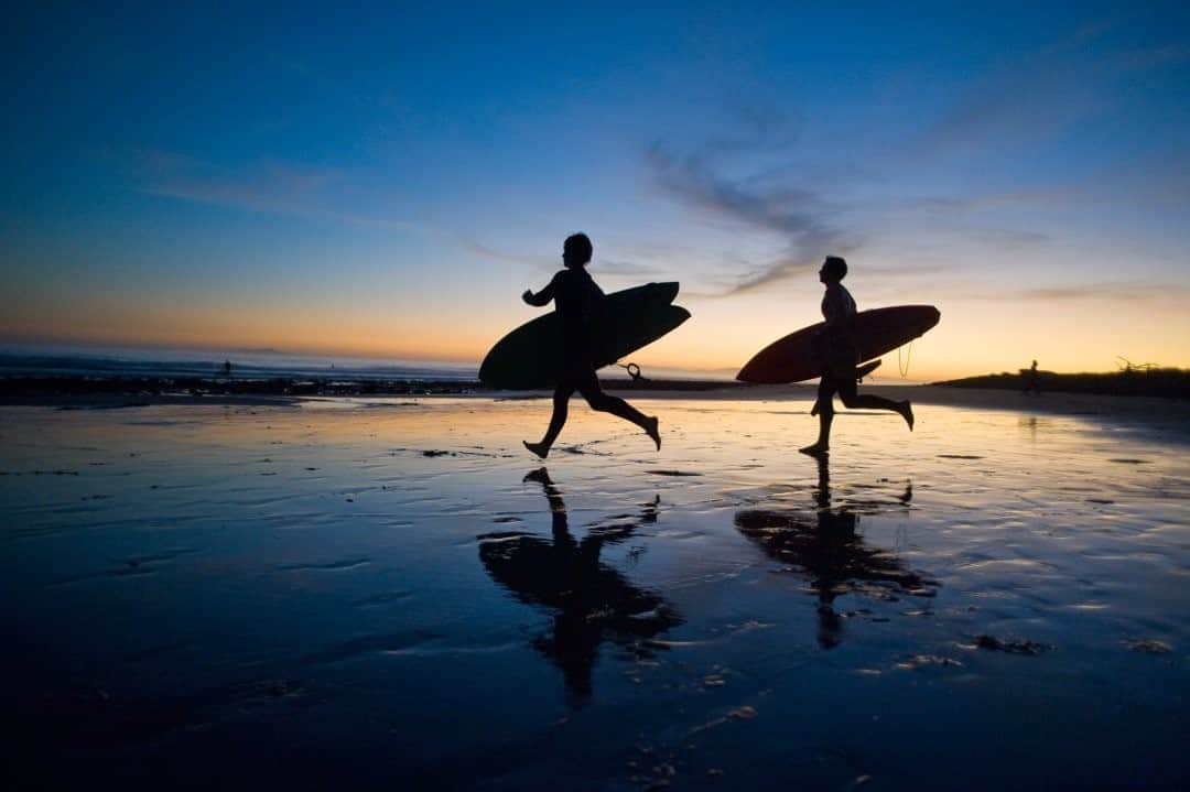 National Geographic Travelさんのインスタグラム写真 - (National Geographic TravelInstagram)「Photo by @michaelclarkphoto  Daniel Bleicher and Rich Cezelski run on the beach at sunset to catch that one last wave before packing it in at Ventura Point in Ventura, California. #surfing #ventura #california」8月30日 13時10分 - natgeotravel
