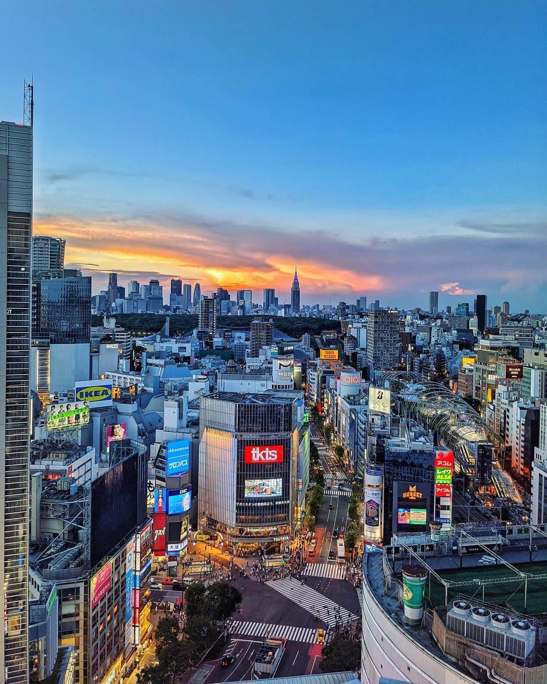 のインスタグラム：「Google pixel 4a ✨ で撮影しました😜  すごーーく綺麗な画質で撮影できます✨夜景も綺麗に撮れるって聞いたので次は夜景にチャレンジしたいです❤️  渋谷が好きなんです☺️  #shibuya #tokyo #渋谷　🇯🇵 #teampixel #pixel #pixelで撮影 #google #googleのスマホ」