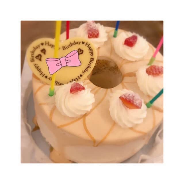 金澤朋子さんのインスタグラム写真 - (金澤朋子Instagram)「. . 本日は母の誕生日🎂💗🎉 . お誕生日おめでとう！ いつもありがとう〜 . #juicejuice #金澤朋子  #母 #誕生日 #おめでとう #素敵な1年を ㊗️」8月30日 11時45分 - tomoko_kanazawa.official