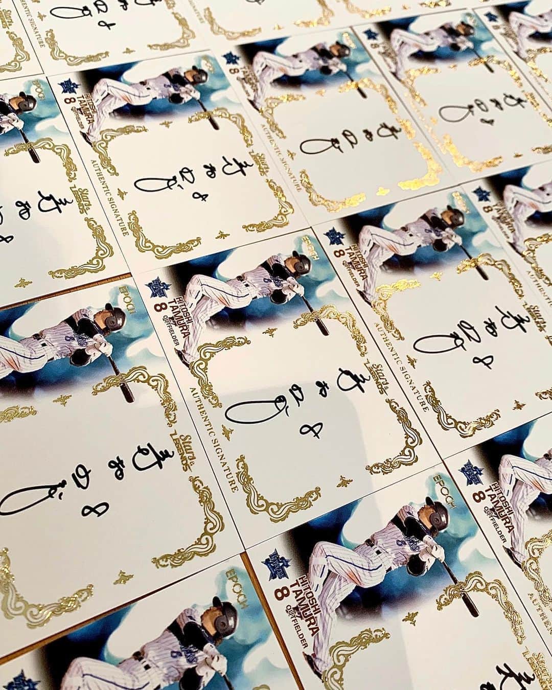 多村仁志さんのインスタグラム写真 - (多村仁志Instagram)「. #Baseballcards #epoch #プロ野球 #横浜ベイスターズ #横浜DeNAベイスターズ #YokohamaBayStars #STAR & #LEGEND #直筆サイン入り #autograph 毎回心を込めてサインをしています✍🏼 発売は確か来月だったかな??」8月30日 12時44分 - hit_tamu