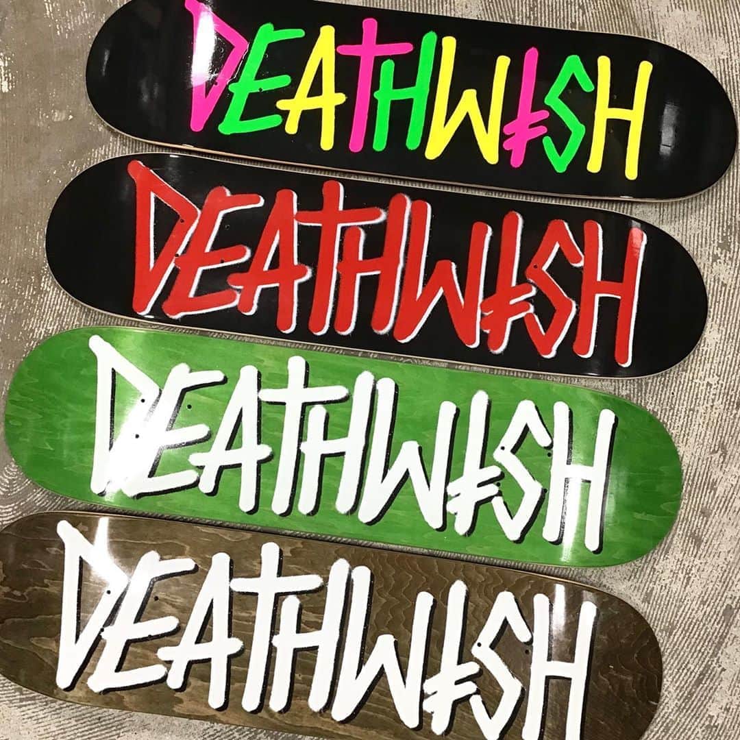 スケートボードのカリフォルニアストリートさんのインスタグラム写真 - (スケートボードのカリフォルニアストリートInstagram)「DEATHWISH からデッキが入荷👀　今回はブランドロゴになる”Death Spray” は新しいカラーが2色でどちらも8.25inch と定番カラーが8inch になります。そして “Gang Logo” が8 inch とキッズサイズになる 7.25inch。親子でデッキ新調などいかがですか💁🏻‍♂️  @deathwishskateboards #deathwishskateboards #skateboard #skateboarding #skater #カリフォルニアストリートスケーター #カリスト #スケートボード #スケボー #スケーター#californiastreet #calst」8月30日 12時47分 - california_street