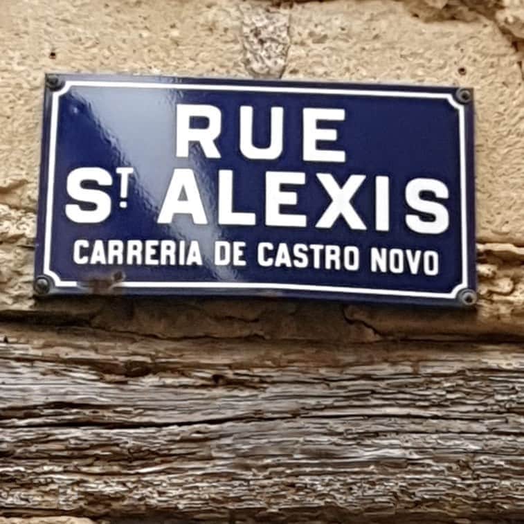 アレクシマビーユのインスタグラム：「Saint Alexis street in Malaucène picture by my dad @bmabille922  #Provence #france #saintalexis #malaucene #alexismabille #alexis #alexisstreet #enamel #blue #plaquederue #fun #urban #streetstyle @alexismabille」