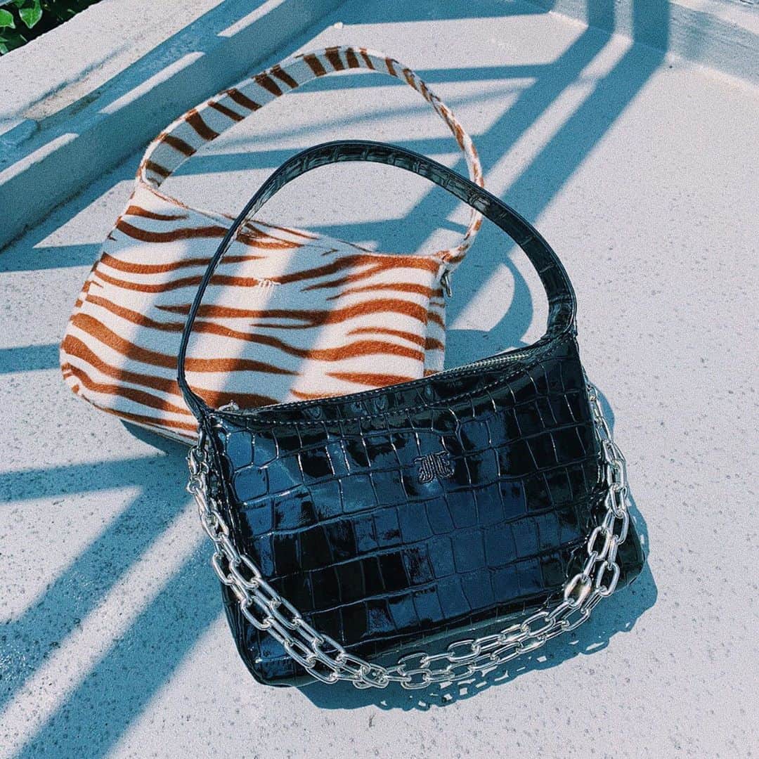 のインスタグラム：「. 【RECOMMEND ITEM】 . ▼bag <commin soon…> ハーフラウンドBAG ￥7,700(tax in) BLK/MIX . @jouetie_official TOPページURLからチェック✔️ 商品詳細は画像をタップ🛒📌 . #jouetie #jouetie2020aw #jouetie_ootd #fashion #autumn #winter #street #mixstyle #ジュエティ」