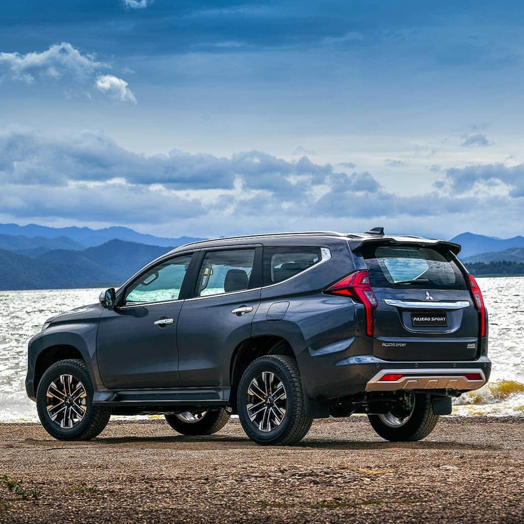 のインスタグラム：「New Mitsubishi Pajero Sport ที่สุดกับชีวิตเหนือระดับ มอบความสะดวกสบายที่ครบครันทั้งผู้ขับขี่และเพื่อนร่วมทาง ทุกฟังก์ชันเพื่อความสมบูรณ์แบบในแบบที่เป็นคุณ  #MitsubishiMotorsThailand #MitsubishiMotors #NewPajeroSport #ความสำเร็จที่เป็นคุณ」