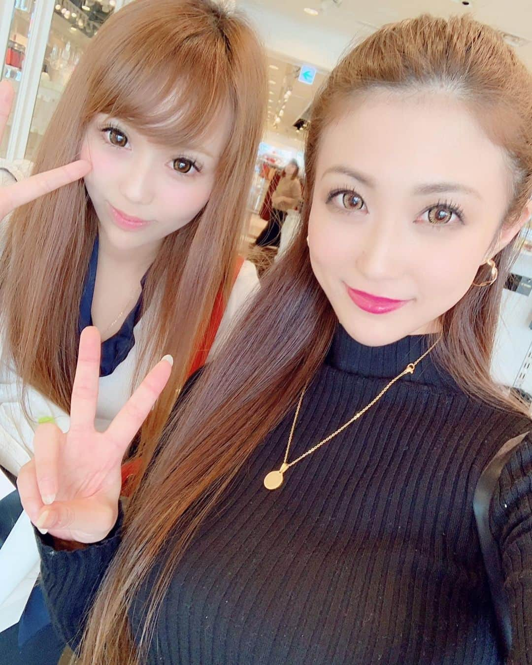 美月りょうさんのインスタグラム写真 - (美月りょうInstagram)「あっついからすぐバテちゃう。 いつかのみらたんとの🤤💕  ️ #福岡#中洲#歌舞伎町#すすきの#北新地#ミナミ#名古屋#錦#キャバクラ#ガールズバー#ニュークラブ#ラウンジ#クラブ#朝キャバ#昼キャバ#朝昼キャバ#キャバ#キャバ嬢#キャバドレス#ヘアセット#ヘアメイク#ポケパラ #ナイツネット#キャバキャバ#AV女優#宣材写真#モデル#美月りょう#博多#大人のキッズルーム」8月30日 13時04分 - mizukiryou