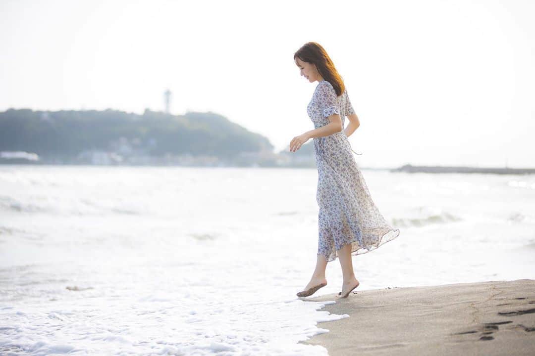 のインスタグラム：「⠀ ⠀ うみ＊💭 ⠀ ⠀ #2020 #sea #shooting #カメラ #海 #ビーチ #beach #sunset #大好きな #夕日 #砂浜 #onepiece #ピアス #trip #旅ガール #夏の日 #8月 #august #立石純子 #シンガーソングライター #はだのブランドアンバサダー #釣りガール #山ガール #アウトドア」