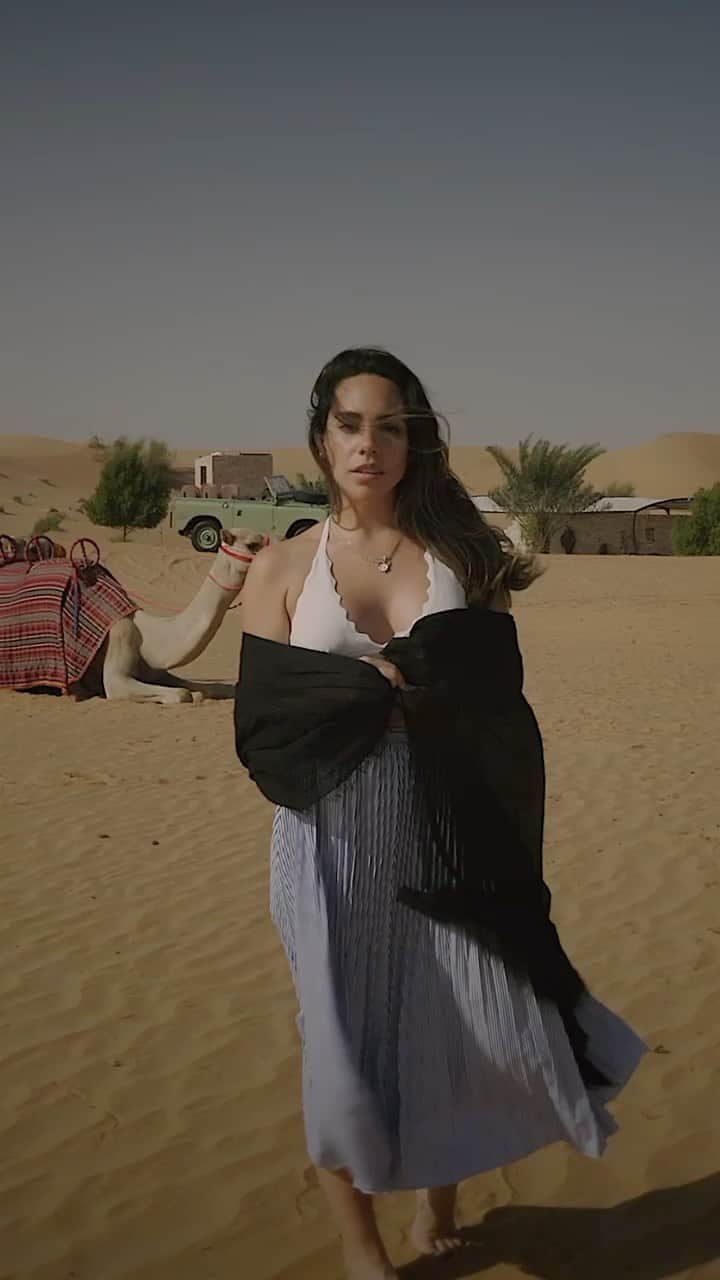 Katy Esquivelのインスタグラム：「Desert vibes 🐫🌵」