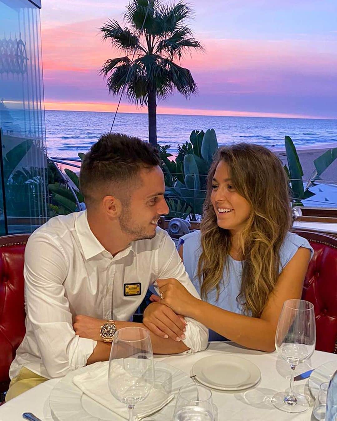 パブロ・サラビアのインスタグラム：「Avec toi 😍」
